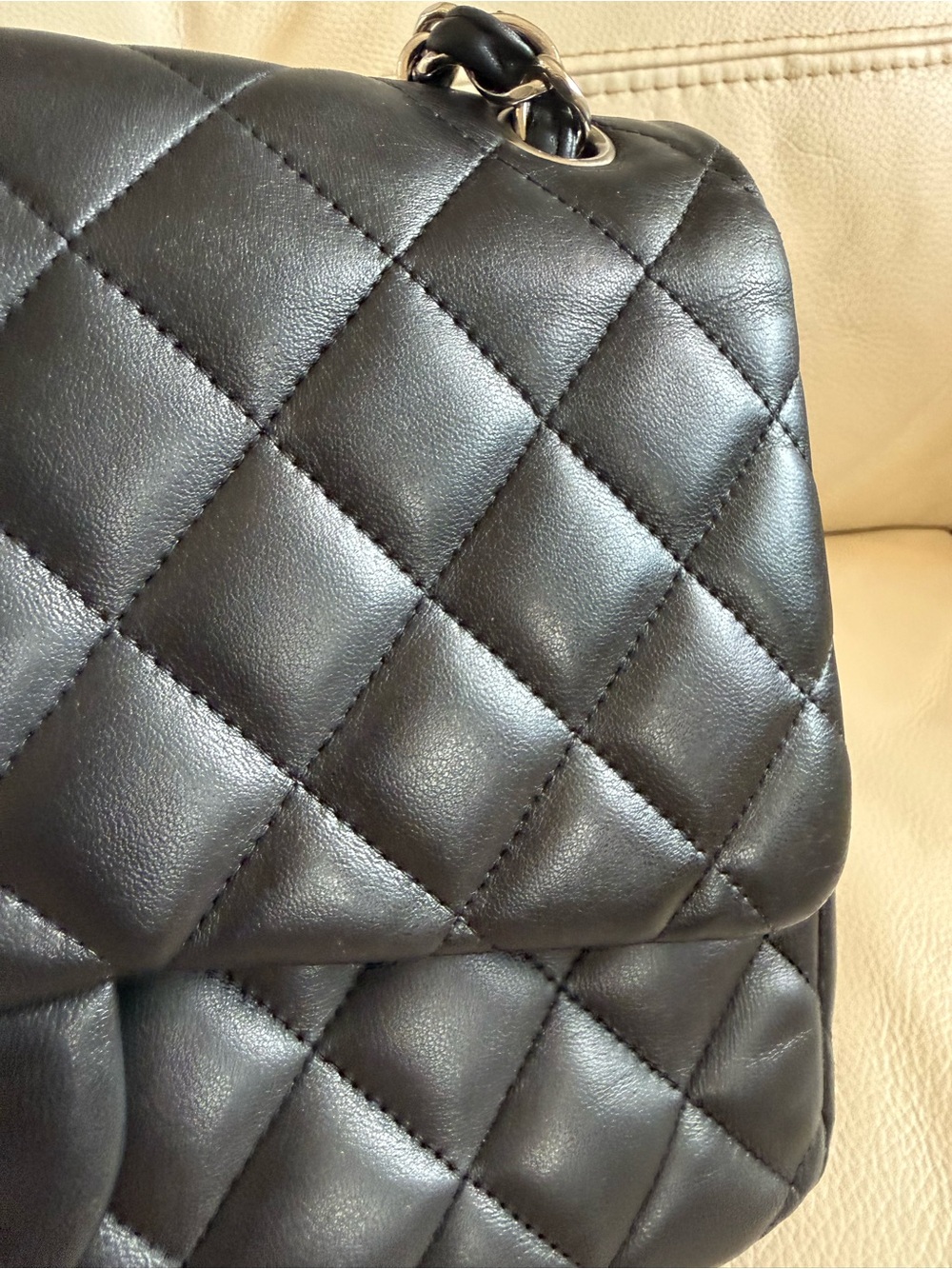 Chanel Classic Double Flap Jumbo Bag in Black Quilted Lambskin - Picture 5 of 16